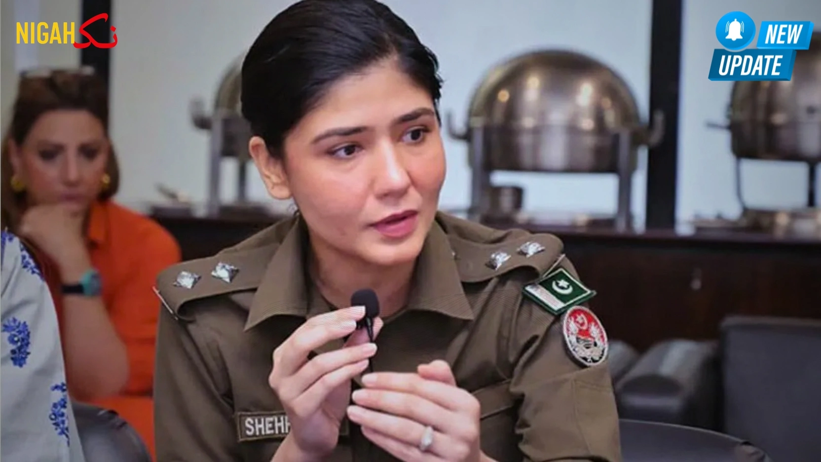 Best women police sher bano punjab police Pakistani female police officer in uniform speaking during an event, highlighting women’s role in law enforcement – Nigah News Update